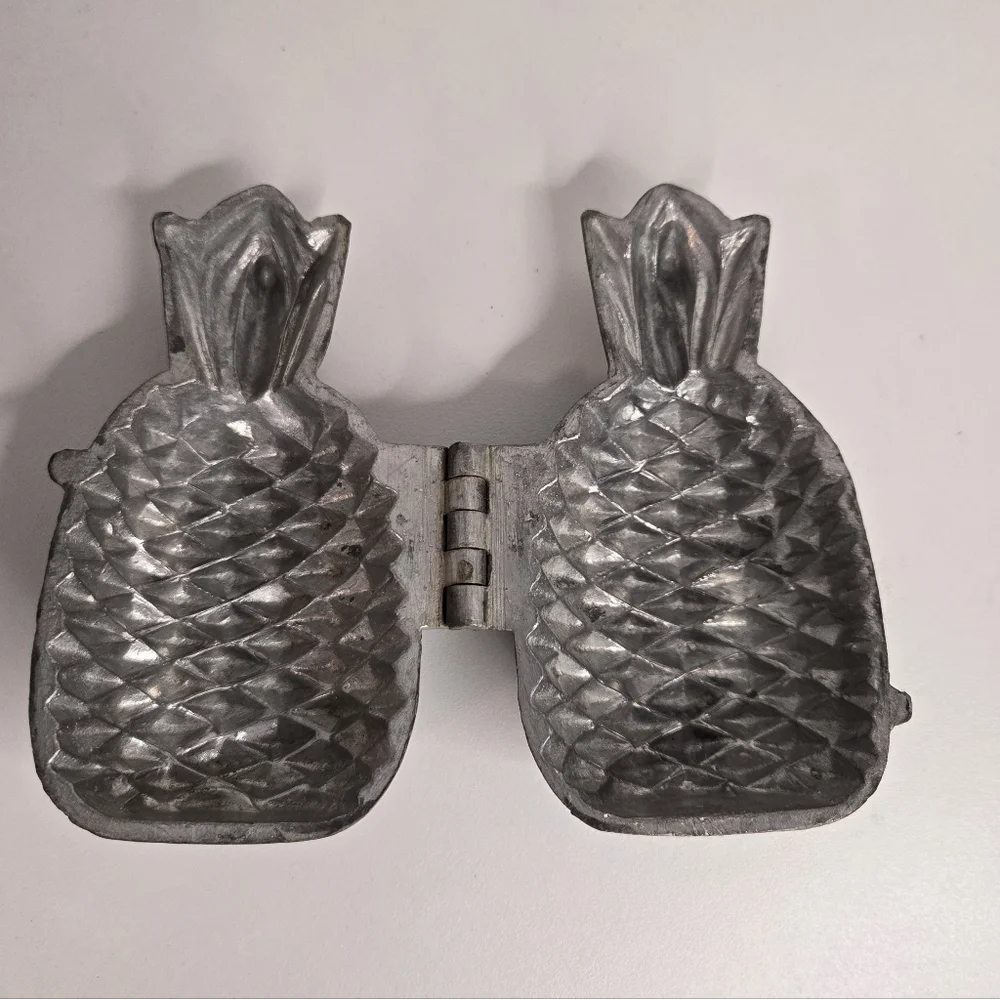 Vintage Pewter Pineapple Shaped Hinged Ice Cream Or Chocolate Mold #156